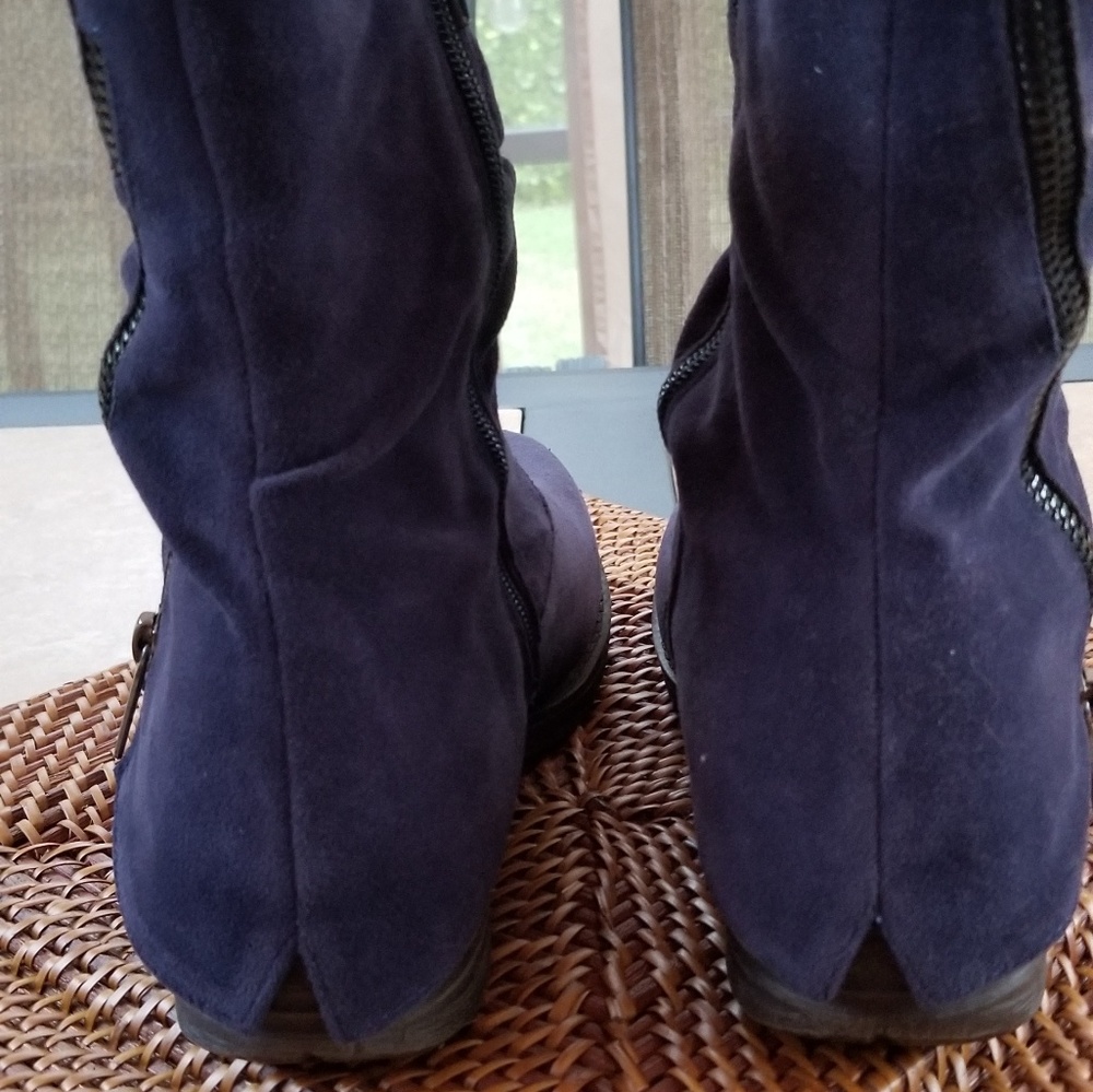 Shoes - Picture 3 of 4